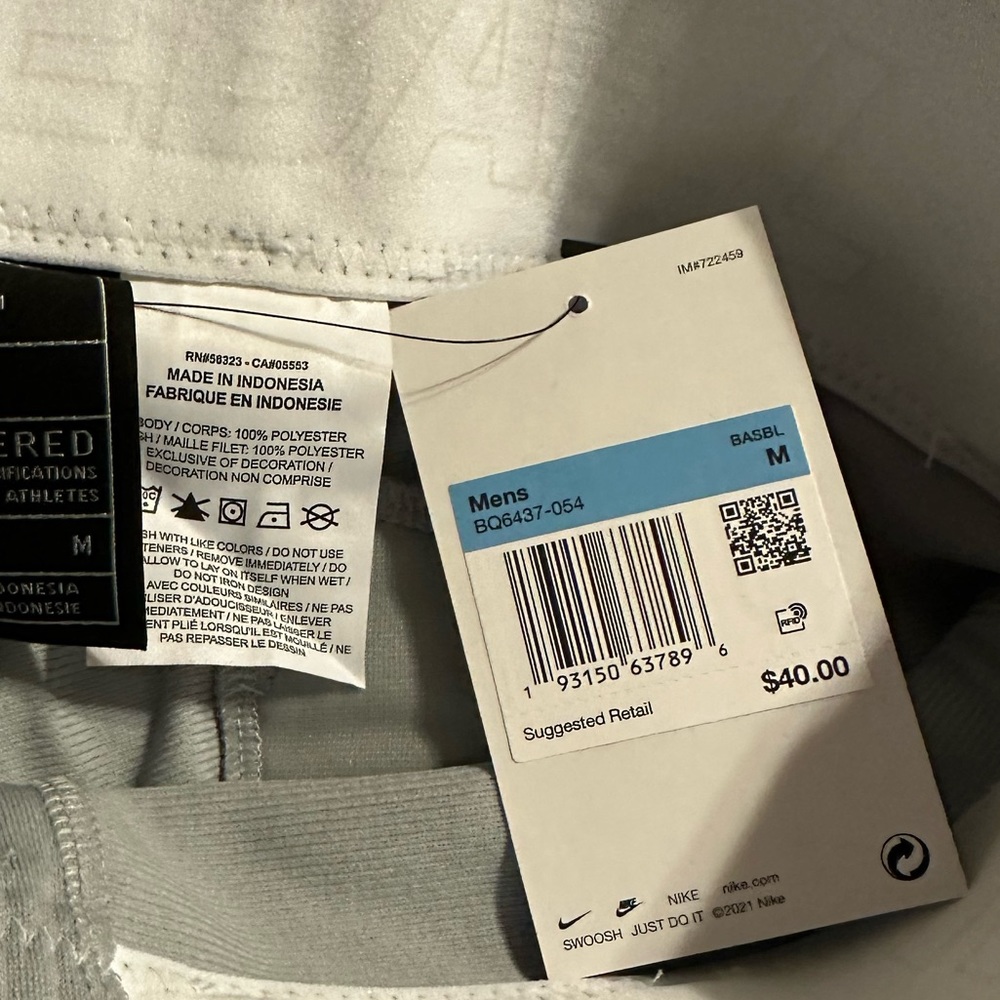 Nike men’s new with tag knicker baseball pants. Gray with royal blue piping